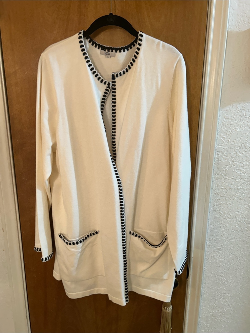 Classic White Open-Front Sweater with Black Trim. XXL. Excellent shape